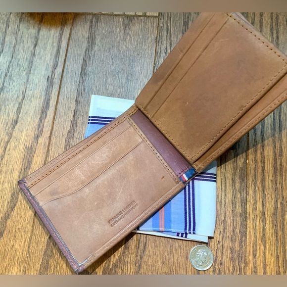 Tommy Hilfiger leather wallet - Picture 4 of 9